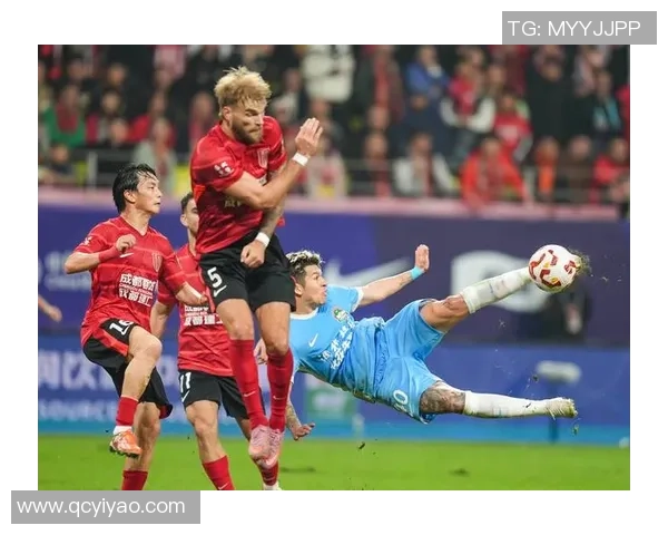 成都足球队配合引发热议球迷与专家各执己见的争论分析